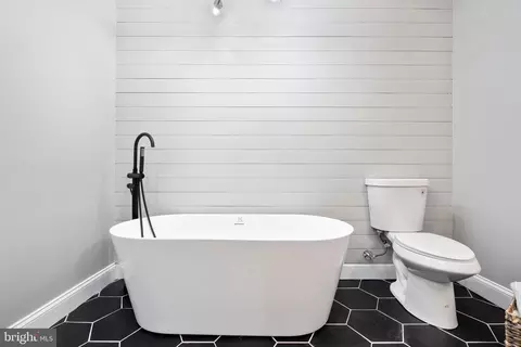 Bath - 3000 Windsor Ave, Baltimore, MD 21216 photo 6 of 8