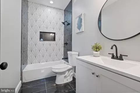 Bath - 3000 Windsor Ave, Baltimore, MD 21216 photo 1 of 8