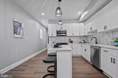 Entry Way - 3000 Windsor Ave, Baltimore, MD 21216 photo 7 of 10