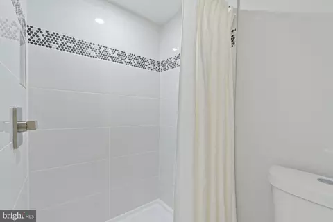 Bath - 3322 Chesterfield Ave, Baltimore, MD 21213 photo 4 of 4
