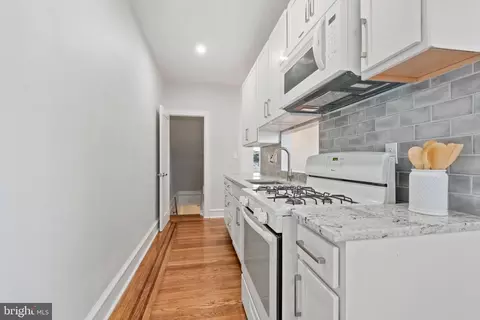 Entry Way - 3322 Chesterfield Ave, Baltimore, MD 21213 photo 2 of 3