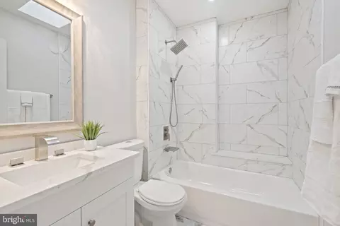 Bath - 3322 Chesterfield Ave, Baltimore, MD 21213 photo 1 of 4