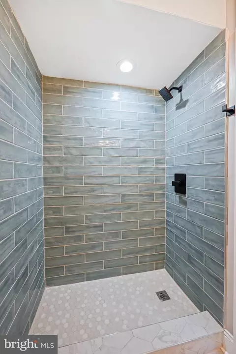 Bath - 127 N Decker Ave N, Baltimore, MD 21224 photo 6 of 10