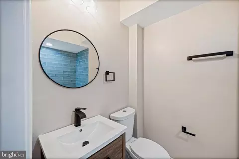 Bath - 127 N Decker Ave N, Baltimore, MD 21224 photo 2 of 10