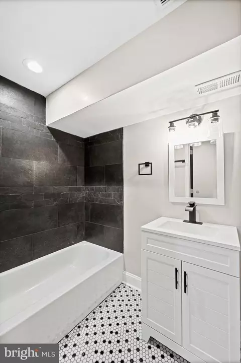 Bath - 127 N Decker Ave N, Baltimore, MD 21224 photo 9 of 10