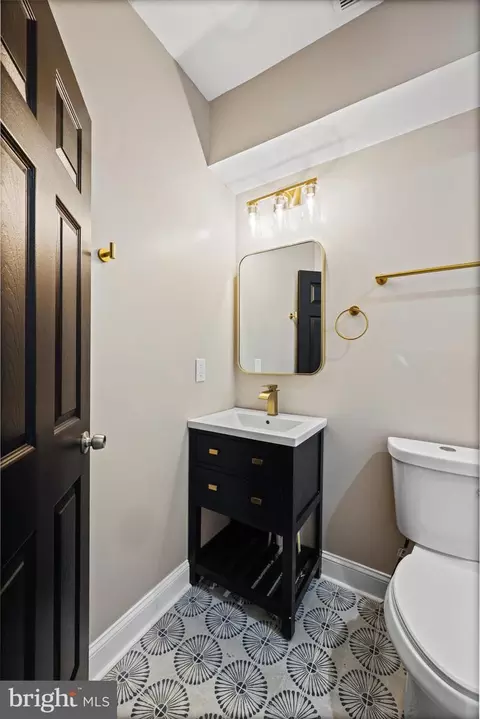 Bath - 127 N Decker Ave N, Baltimore, MD 21224 photo 1 of 10