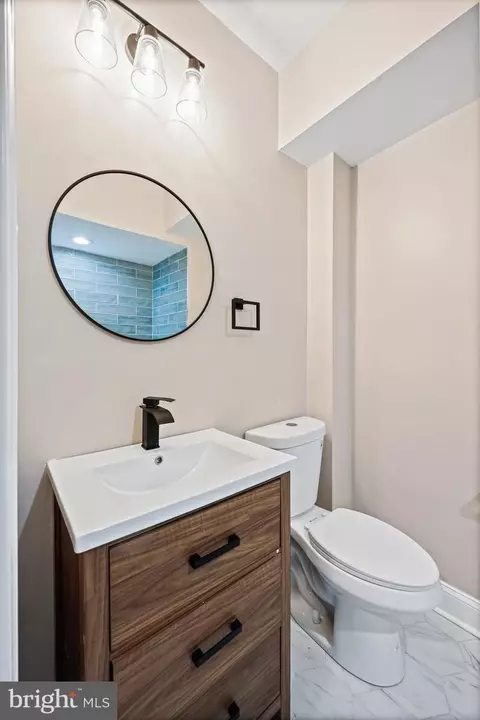 Bath - 127 N Decker Ave N, Baltimore, MD 21224 photo 5 of 10