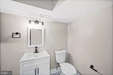 Bath - 127 N Decker Ave N, Baltimore, MD 21224 photo 7 of 10