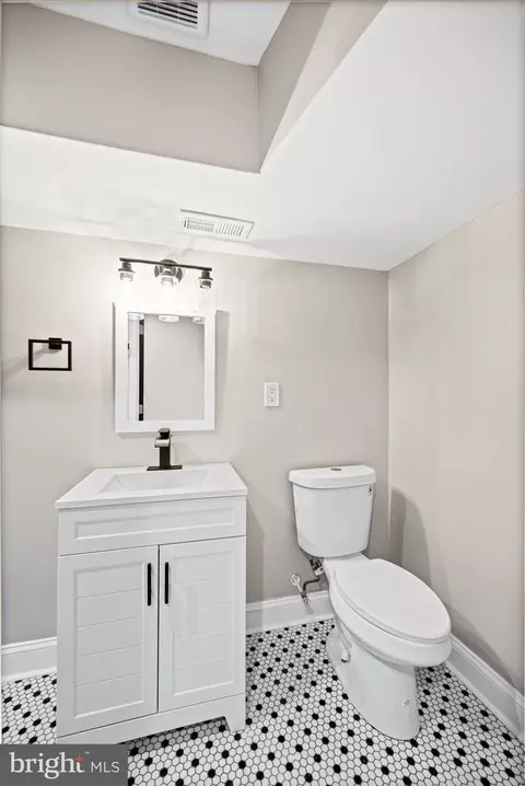 Bath - 127 N Decker Ave N, Baltimore, MD 21224 photo 8 of 10