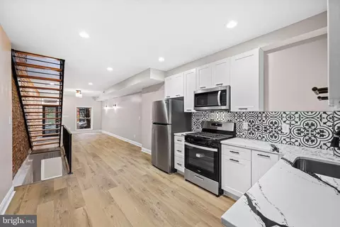 Entry Way - 127 N Decker Ave N, Baltimore, MD 21224 photo 3 of 7