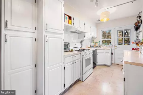 Kitchen - 5726 Ranny Rd, Baltimore, MD 21209 photo 2 of 4