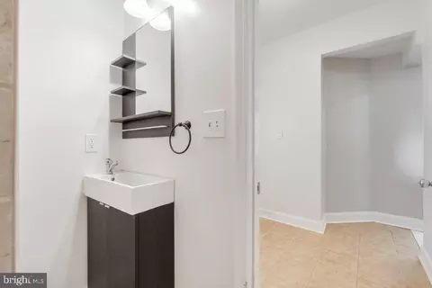 Bath - 5305 Nuth Ave, Baltimore, MD 21206 photo 1 of 3