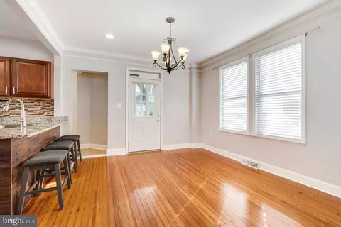 Entry Way - 5305 Nuth Ave, Baltimore, MD 21206 photo 5 of 11