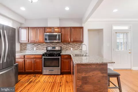 Entry Way - 5305 Nuth Ave, Baltimore, MD 21206 photo 10 of 11