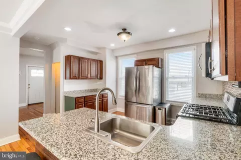 Entry Way - 5305 Nuth Ave, Baltimore, MD 21206 photo 8 of 11