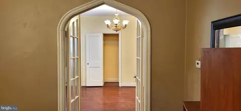Entry Way - 4414 Frederick Ave, Baltimore, MD 21229 photo 2 of 4