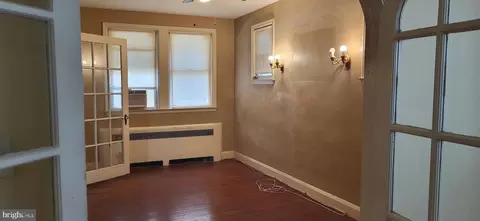 Entry Way - 4414 Frederick Ave, Baltimore, MD 21229 photo 1 of 4