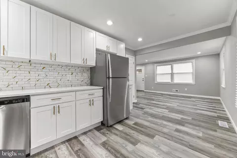Entry Way - 4916 Frankford Ave, Baltimore, MD 21206 photo 7 of 11