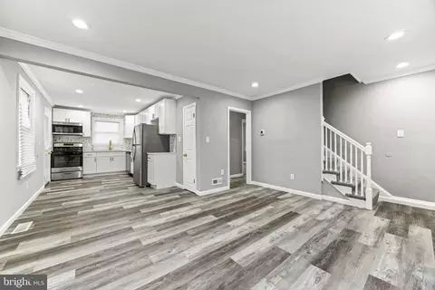 Entry Way - 4916 Frankford Ave, Baltimore, MD 21206 photo 3 of 11