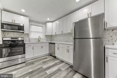 Entry Way - 4916 Frankford Ave, Baltimore, MD 21206 photo 6 of 11