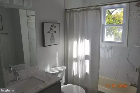 Bath - 4701 Renwick Ave, Baltimore, MD 21206 photo 5 of 8