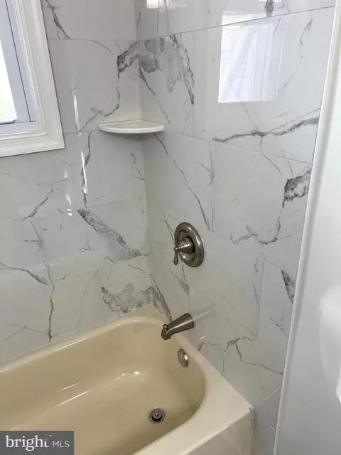 Bath - 4701 Renwick Ave, Baltimore, MD 21206 photo 2 of 8