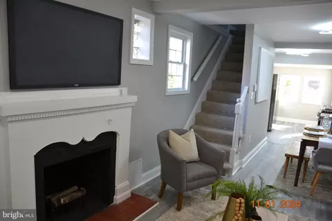 Entry Way - 4701 Renwick Ave, Baltimore, MD 21206 photo 8 of 10