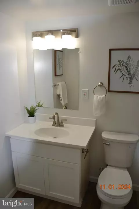 Bath - 4701 Renwick Ave, Baltimore, MD 21206 photo 6 of 8