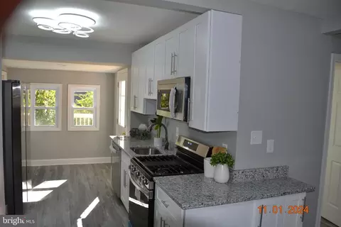 Entry Way - 4701 Renwick Ave, Baltimore, MD 21206 photo 6 of 10