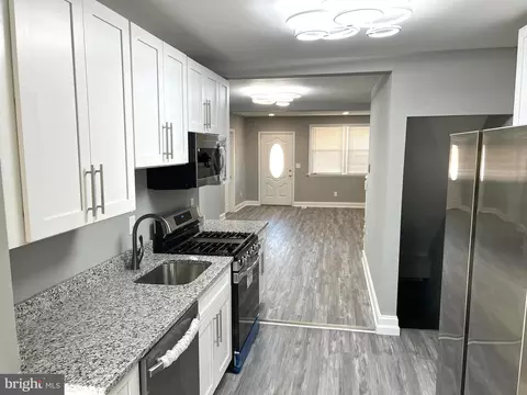 Entry Way - 4701 Renwick Ave, Baltimore, MD 21206 photo 3 of 10