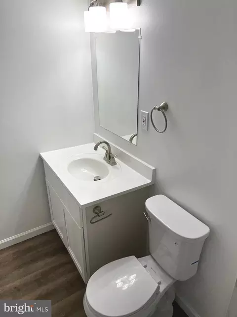 Bath - 4701 Renwick Ave, Baltimore, MD 21206 photo 4 of 8