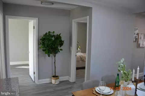 Entry Way - 4701 Renwick Ave, Baltimore, MD 21206 photo 7 of 10