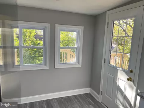 Entry Way - 4701 Renwick Ave, Baltimore, MD 21206 photo 5 of 10