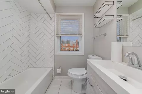 Bath - 1328 Meridene Dr, Baltimore, MD 21239 photo 1 of 2