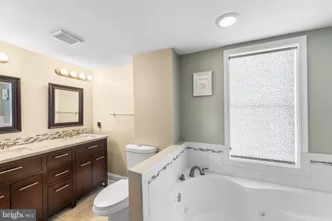 Bath - 1218 N Bond St, Baltimore, MD 21213 photo 2 of 4