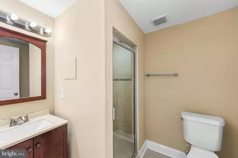 Bath - 1218 N Bond St, Baltimore, MD 21213 photo 4 of 4