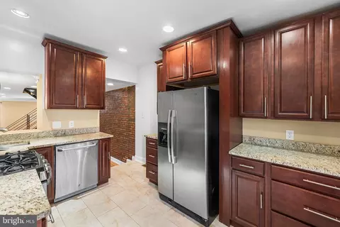 Entry Way - 1218 N Bond St, Baltimore, MD 21213 photo 4 of 5