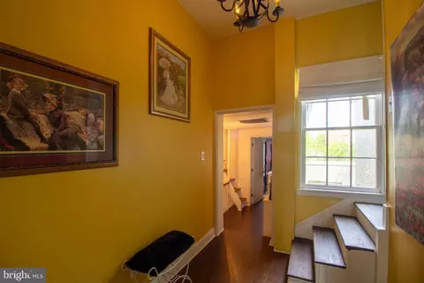 Entry Way - 102 E Montgomery St, Baltimore, MD 21230 photo 12 of 18