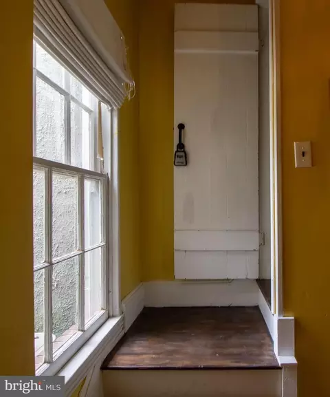 Entry Way - 102 E Montgomery St, Baltimore, MD 21230 photo 16 of 18
