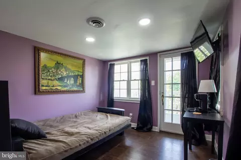 Bedroom - 102 E Montgomery St, Baltimore, MD 21230 photo 4 of 7