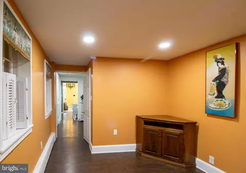 Entry Way - 102 E Montgomery St, Baltimore, MD 21230 photo 4 of 18