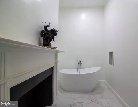 Bath - 102 E Montgomery St, Baltimore, MD 21230 photo 2 of 5