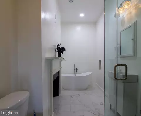 Bath - 102 E Montgomery St, Baltimore, MD 21230 photo 3 of 5