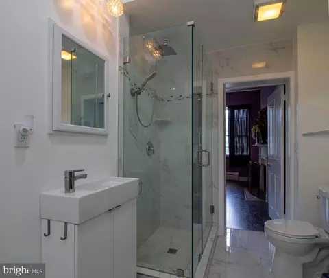 Bath - 102 E Montgomery St, Baltimore, MD 21230 photo 4 of 5