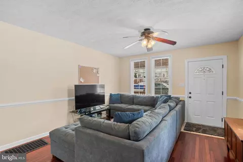 Entry Way - 3604 Hineline Ave, Baltimore, MD 21229 photo 1 of 3