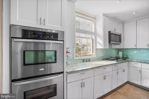 Kitchen - 3604 Hineline Ave, Baltimore, MD 21229 photo 1 of 5