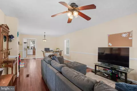 Entry Way - 3604 Hineline Ave, Baltimore, MD 21229 photo 2 of 3