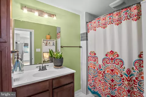 Bath - 3604 Hineline Ave, Baltimore, MD 21229 photo 2 of 2
