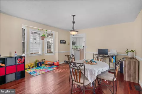 Dining - 3604 Hineline Ave, Baltimore, MD 21229 photo 1 of 1