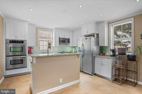 Kitchen - 3604 Hineline Ave, Baltimore, MD 21229 photo 2 of 5